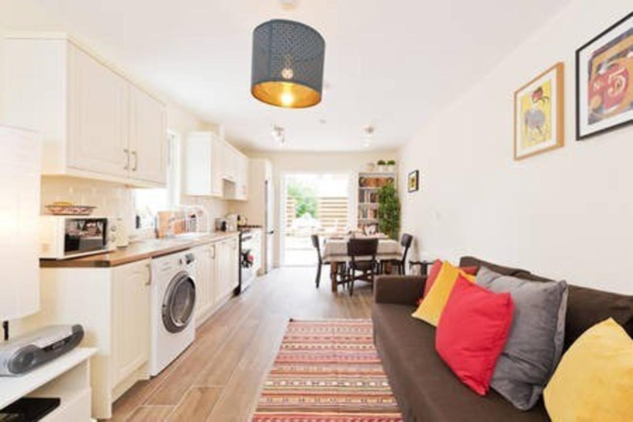 Charming Riverside - Minutes From * Dublin