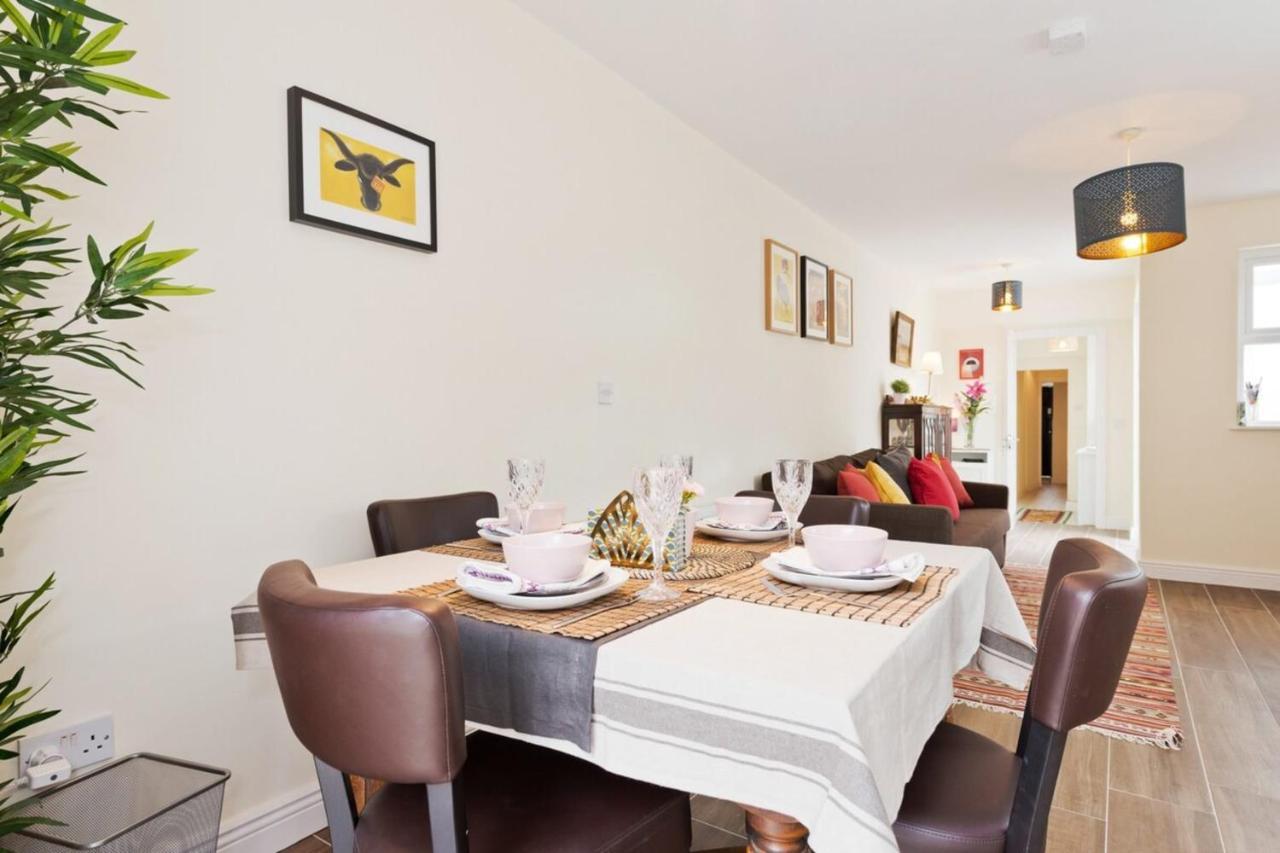 Charming Riverside - Minutes From *